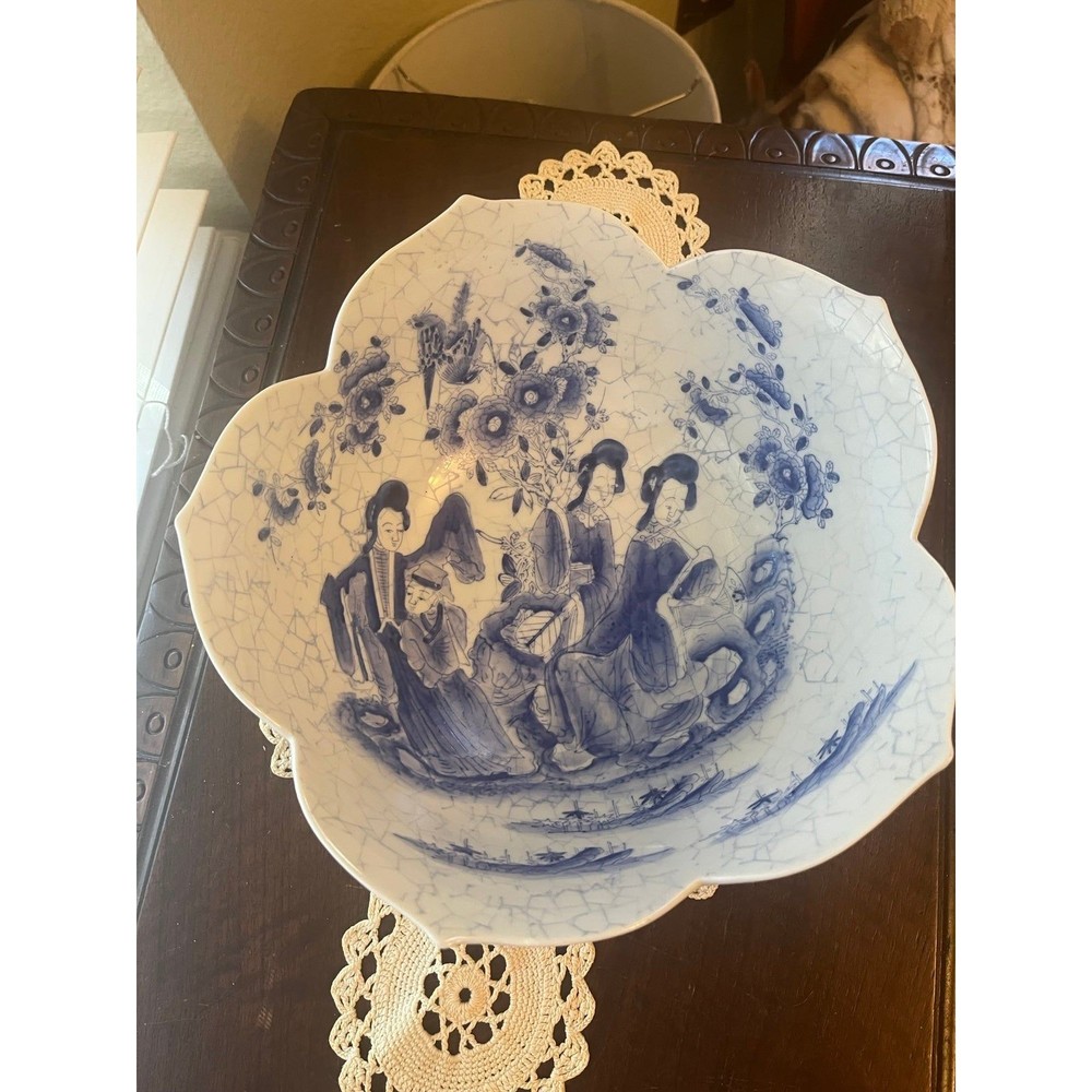 Vinatge Macau Scalloped Edge Asian Bowl